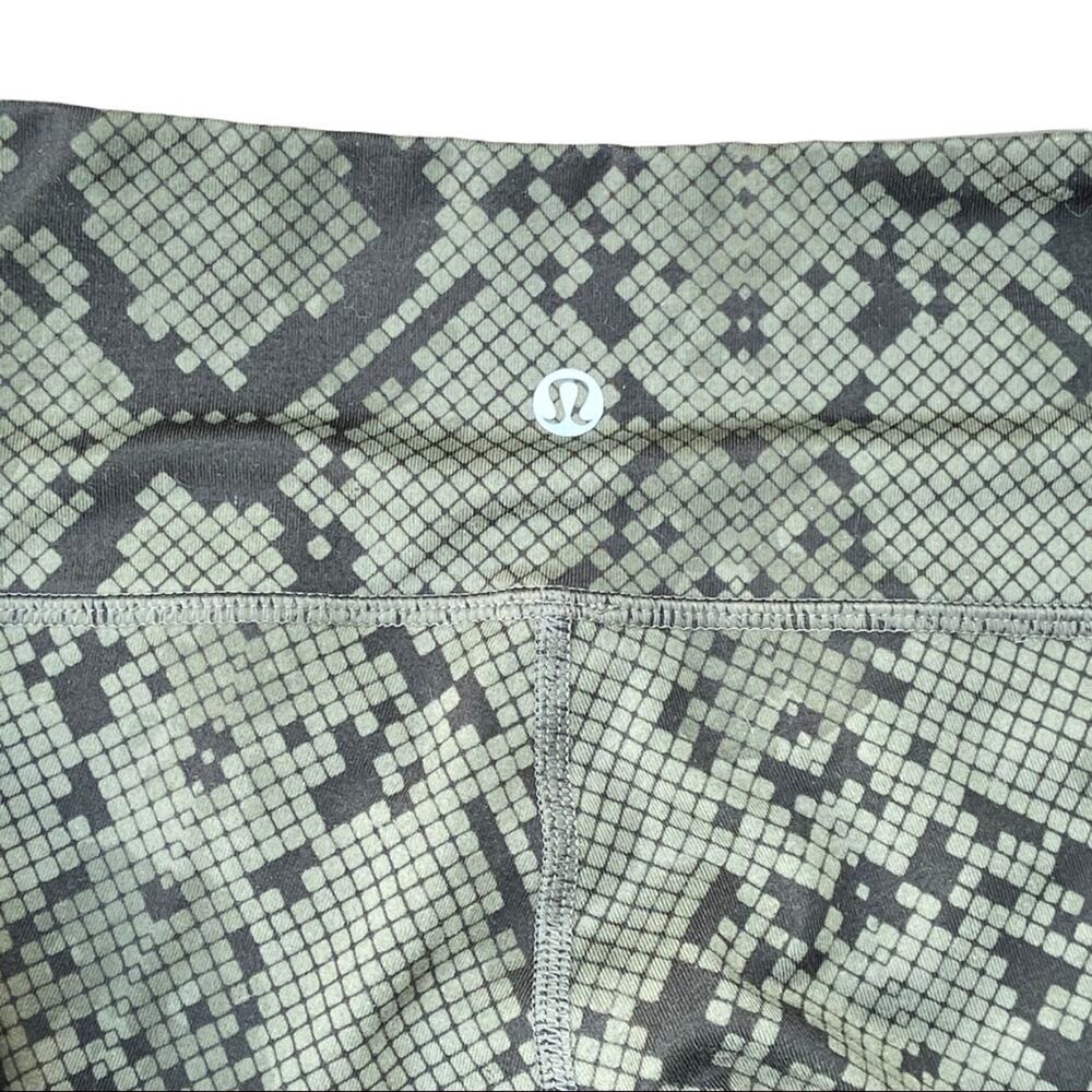 Lululemon Wunder Under Crop III Full-On Luon Ziggy Snake Fatigue Gator Green 6 - Picture 5 of 8